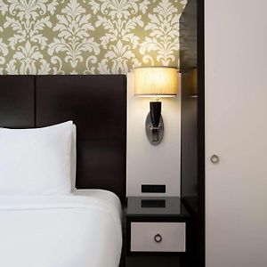 Queen Room Roll Shower Mobility Accessible or Non-Smoking